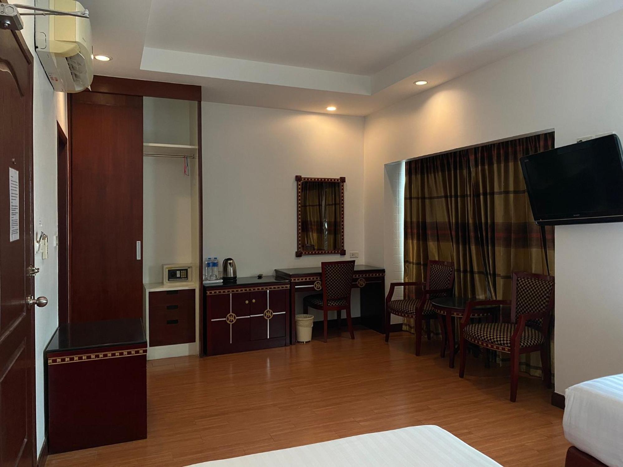 Jomtien Hisotel Bagian luar foto